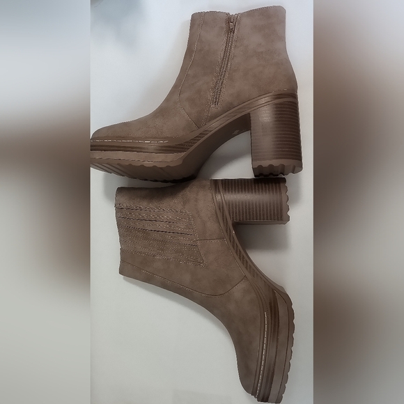 New Steve Madden Heel Boots / Size 10 - Picture 1 of 6